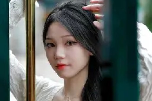 美顶流纯神演穿普拉达的女王2被删光！秀身体黑历史太多